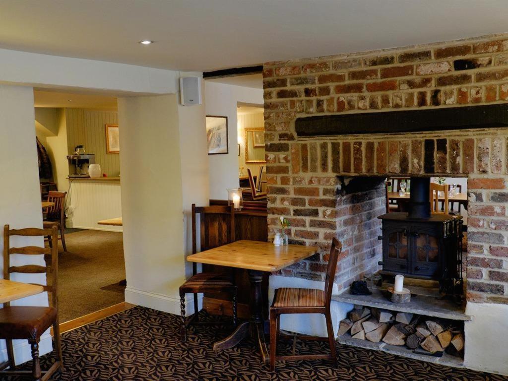 The Pelican Inn Froxfield  Bagian luar foto